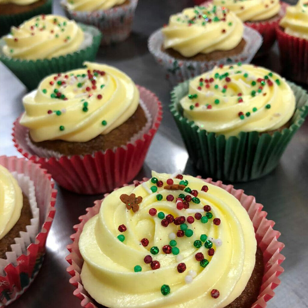 Cupcakes de Jengibre con Lustre de Queso Crema