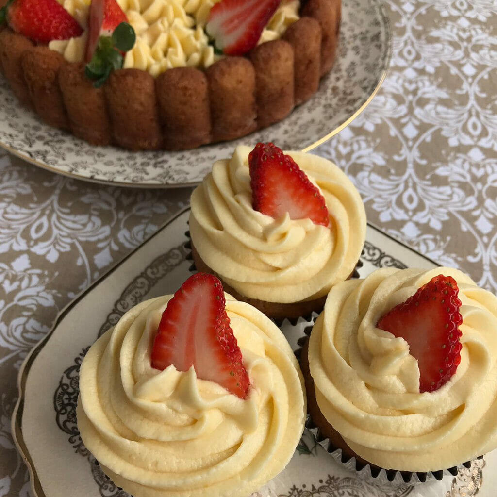 Cupcakes de Chocolate Blanco con Fresas